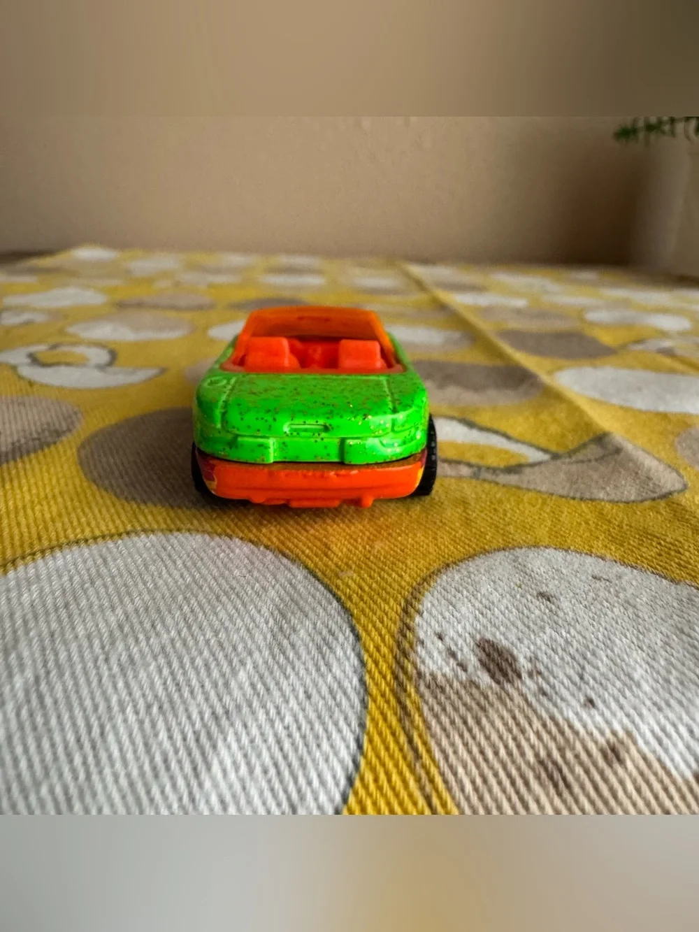Vintage Hot Wheels 1990s glittery green Mazda Miata MX-5 Convertible car